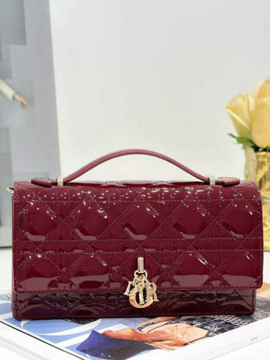 Picture of Dior Handbags _SKUfw239223419fw